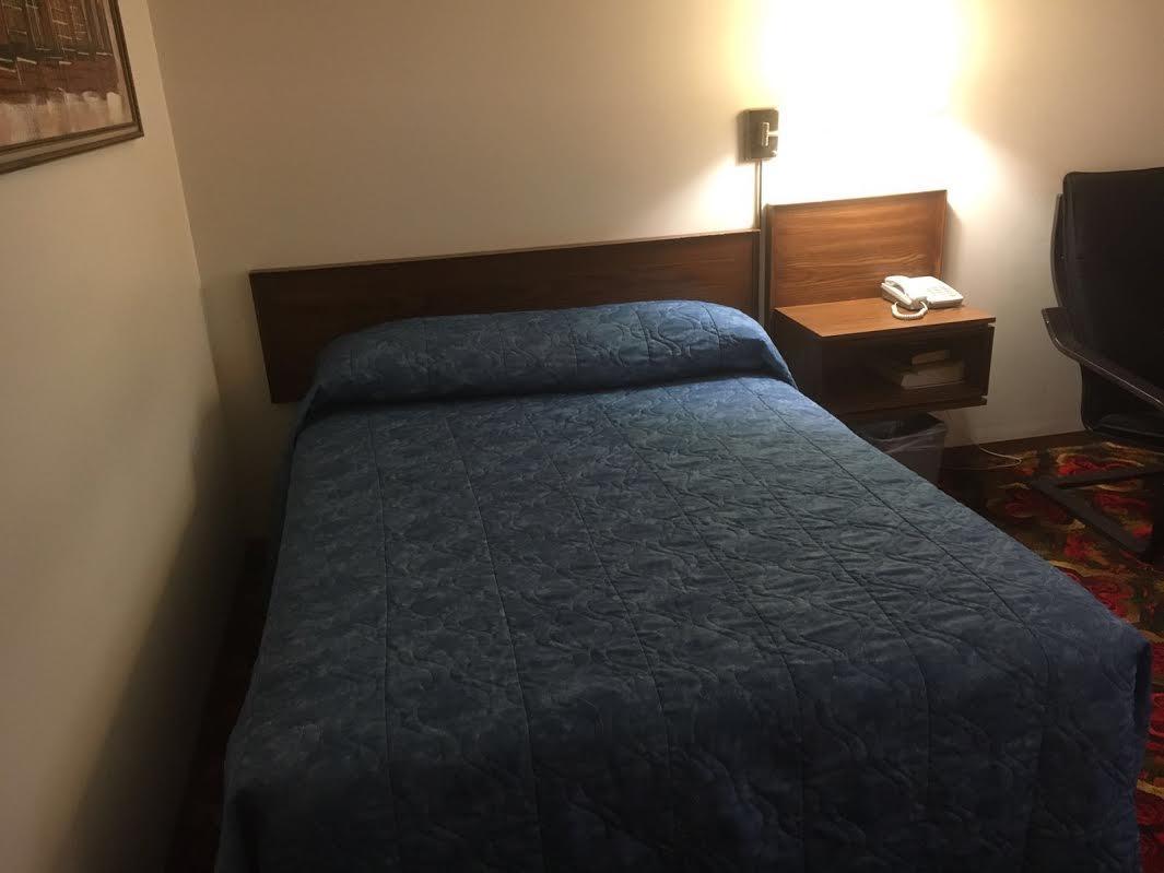Royal Hotel Flin Flon Zewnętrze zdjęcie