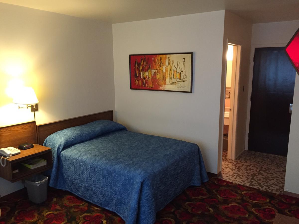 Royal Hotel Flin Flon Zewnętrze zdjęcie