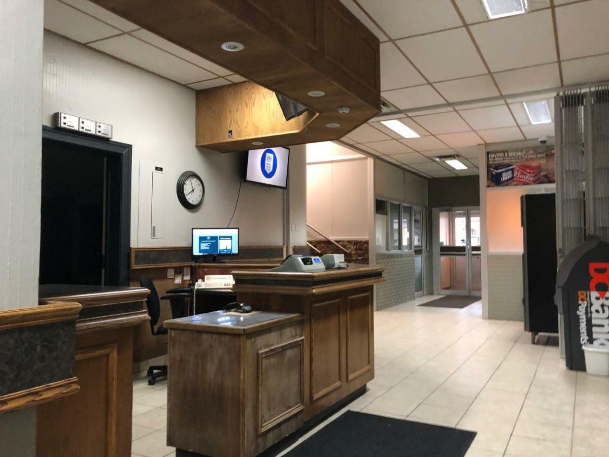 Royal Hotel Flin Flon Zewnętrze zdjęcie